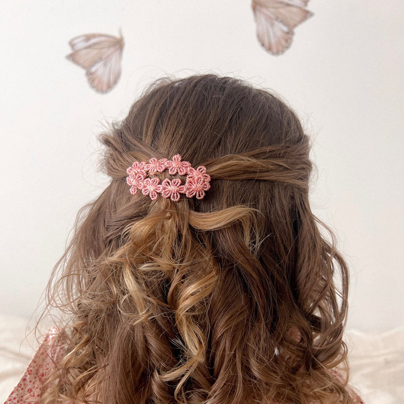 Clip // Shimmering Floral Chain