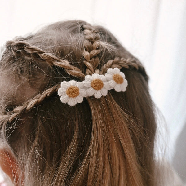Clip // Daisy Bliss