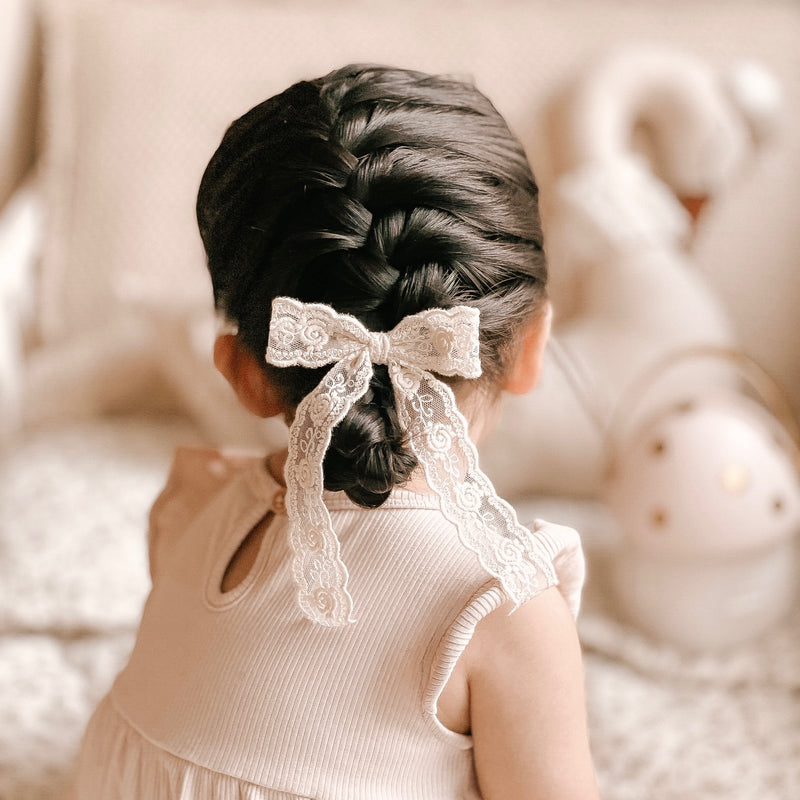 Longtail Lace Bow // Primrose
